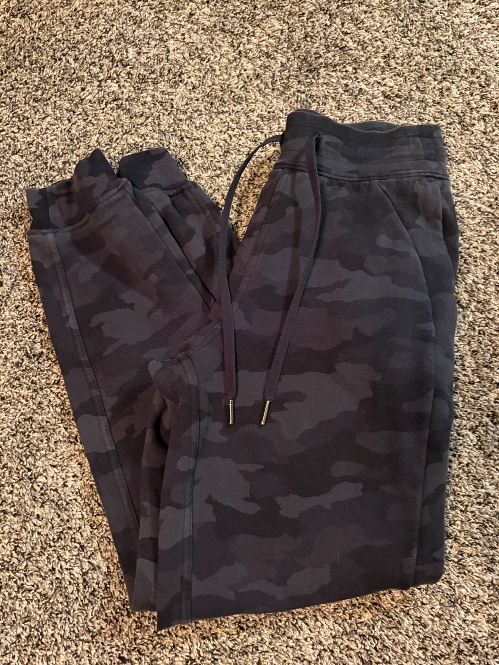 Lululemon Scuba Joggers Camo Size 4